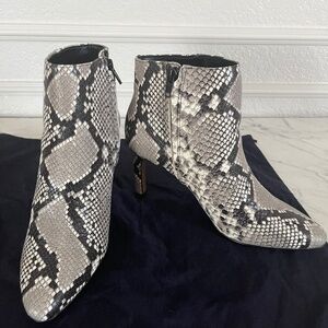 Banana Republic Leather Women’s Snake Print Ankle Boots - Size 8